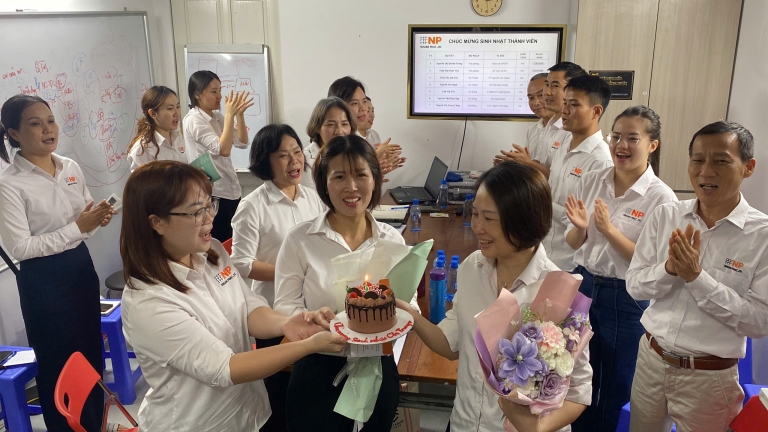 Họp Giao Ban Đầu Tháng 6: Vinh Danh Nhân Sự Xuất Sắc Và Bầu Giám Đốc Sự Kiện Độc Đáo