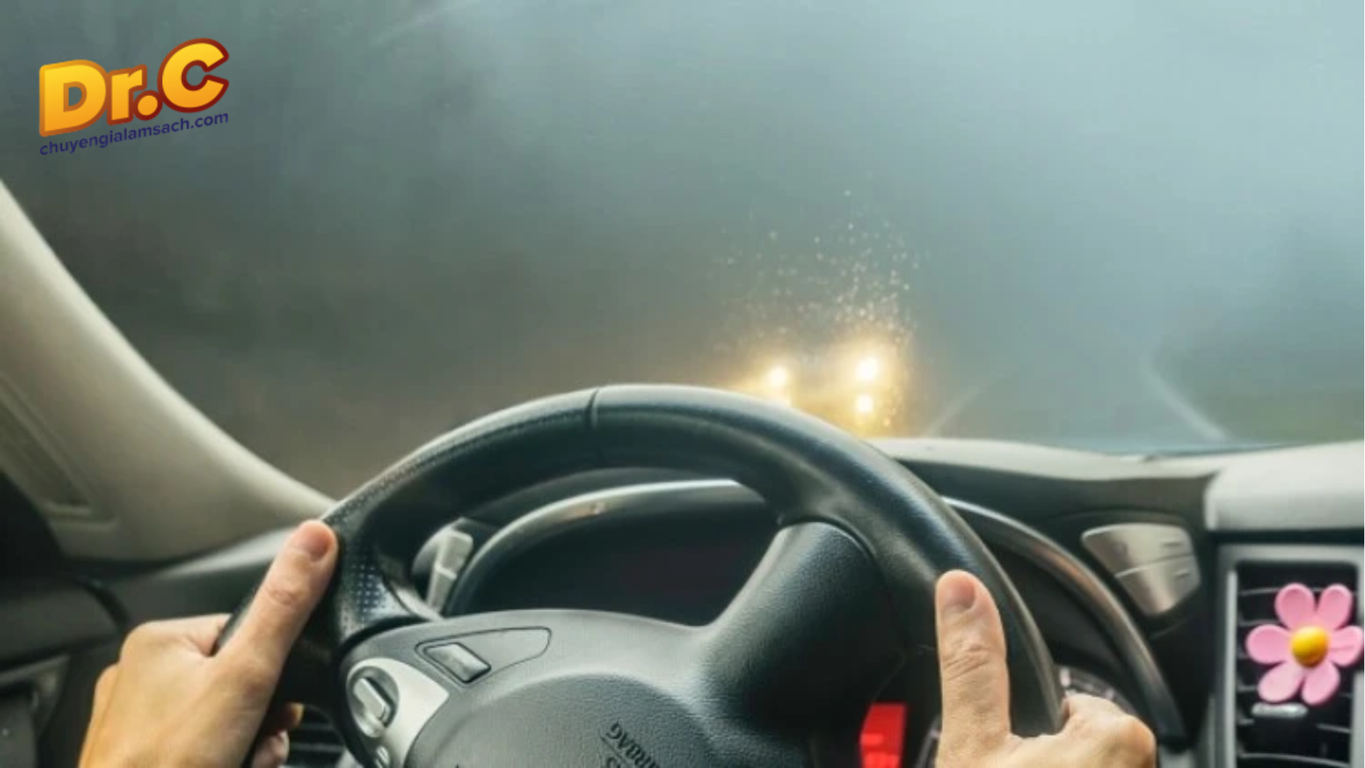 Giải pháp khắc phục tình trạng kính ô tô bị hấp hơi vào mùa đông và những ngày mưa lớn