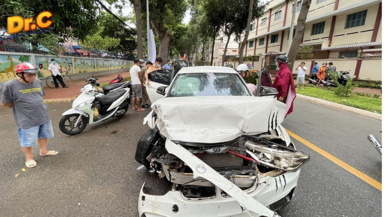 Điều tra vụ va chạm giao thông liên hoàn do thanh niên chưa có bằng lái xe gây nên