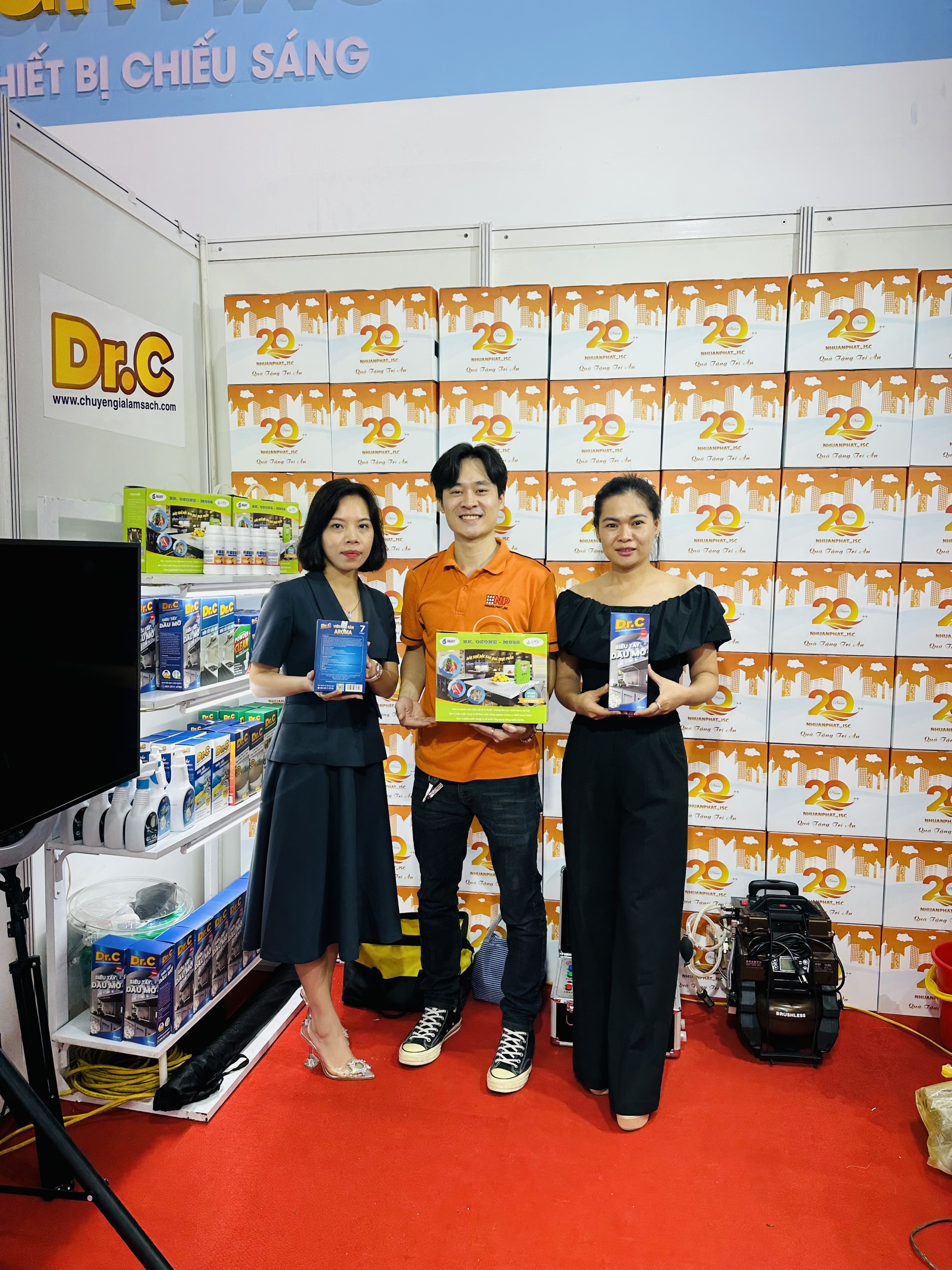 Hội Chợ VIETBUILD - Gặp Gỡ và Tìm Hiểu Về Sản Phẩm, Dịch Vụ của Chuyên Gia Làm Sạch Dr.C